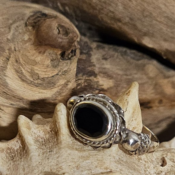 Beveled, Horizontal set Onyx Silver Ring- marked 9.25 - Picture 2 of 3